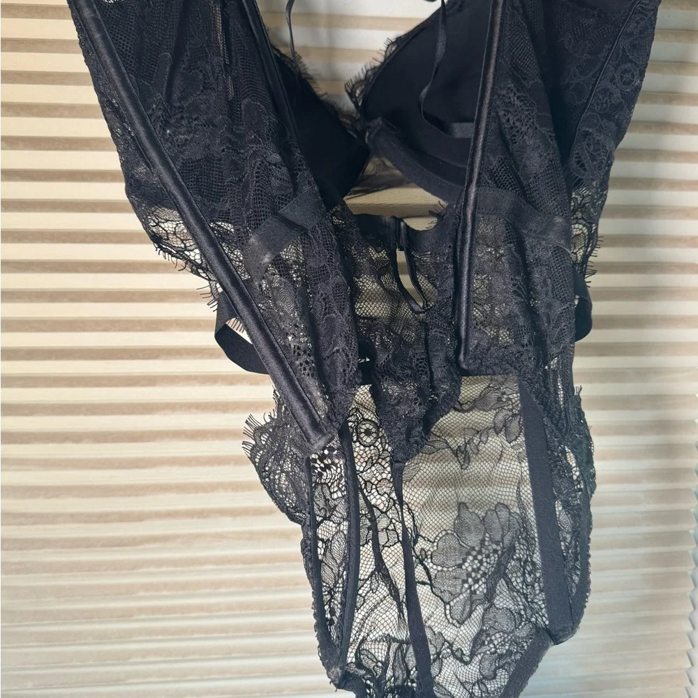 Victoria’s Secret Black Lace Bodysuit Teddy Lingerie XL Sheer Sexy One-Piece NWT - Picture 3 of 4